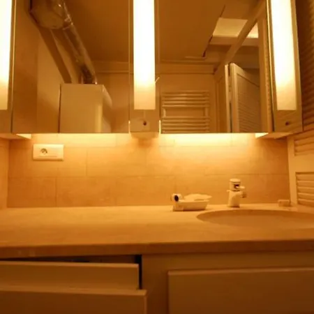 2 Bedroom Apartment-luxembourg Garden