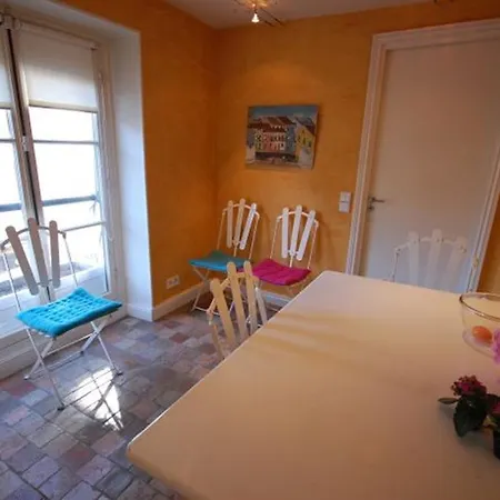 2 Bedroom Apartment-luxembourg Garden